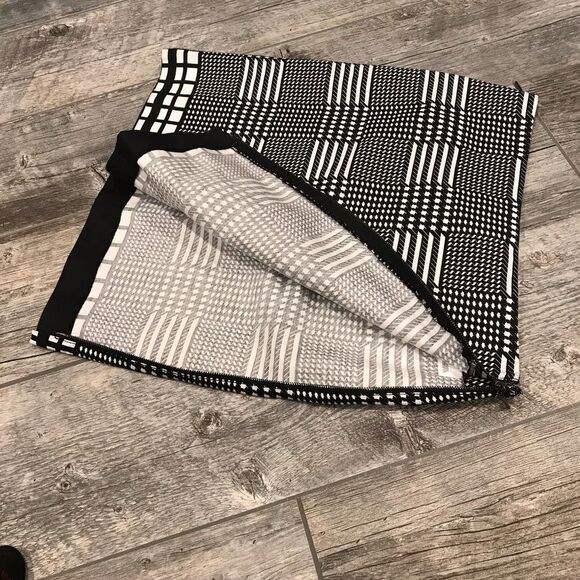 MAKE‎ AN OFFER ;) Fashion black and white skirt - Picture 4 of 8